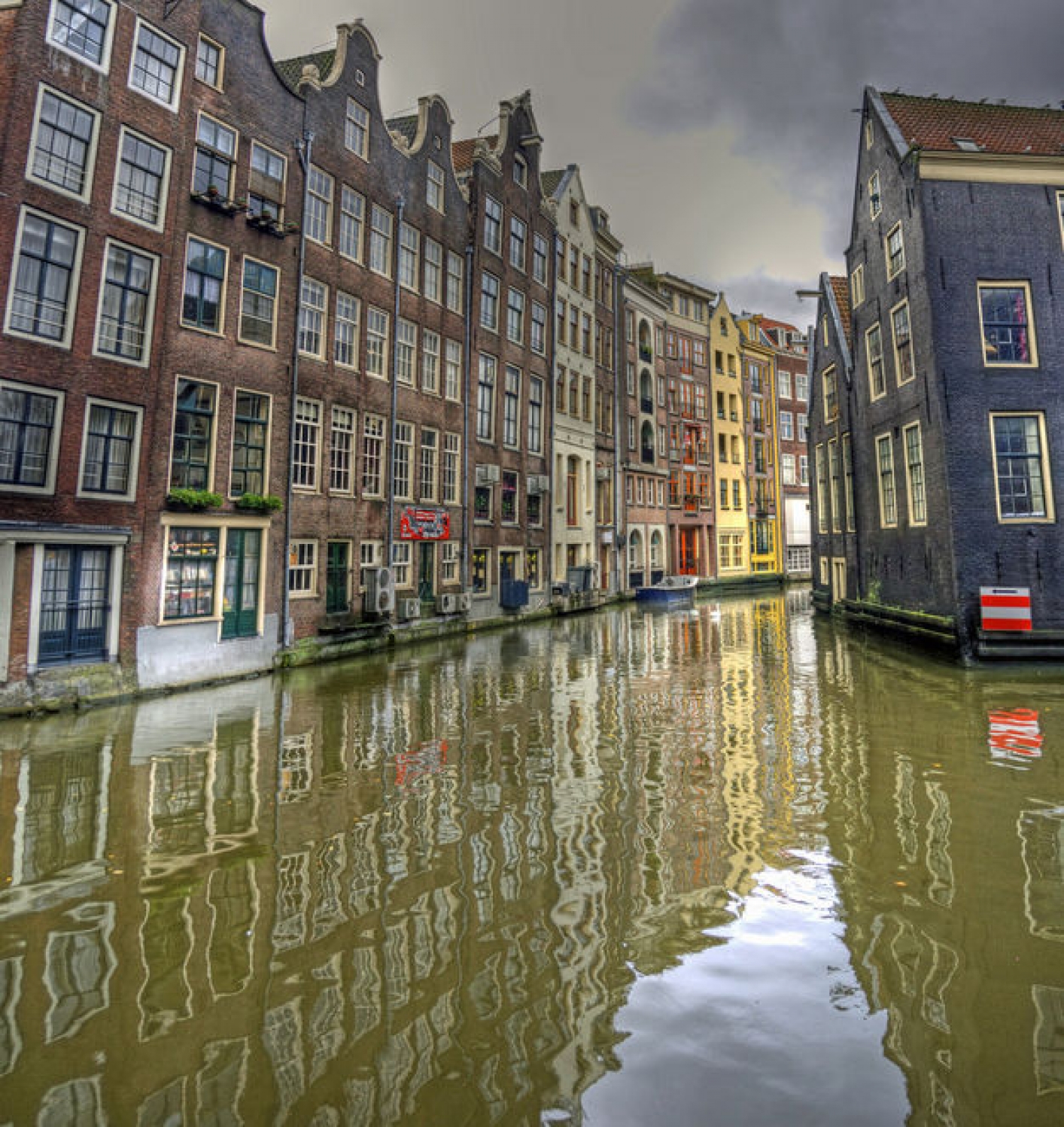 foto gracht en huizen in Amsterdam