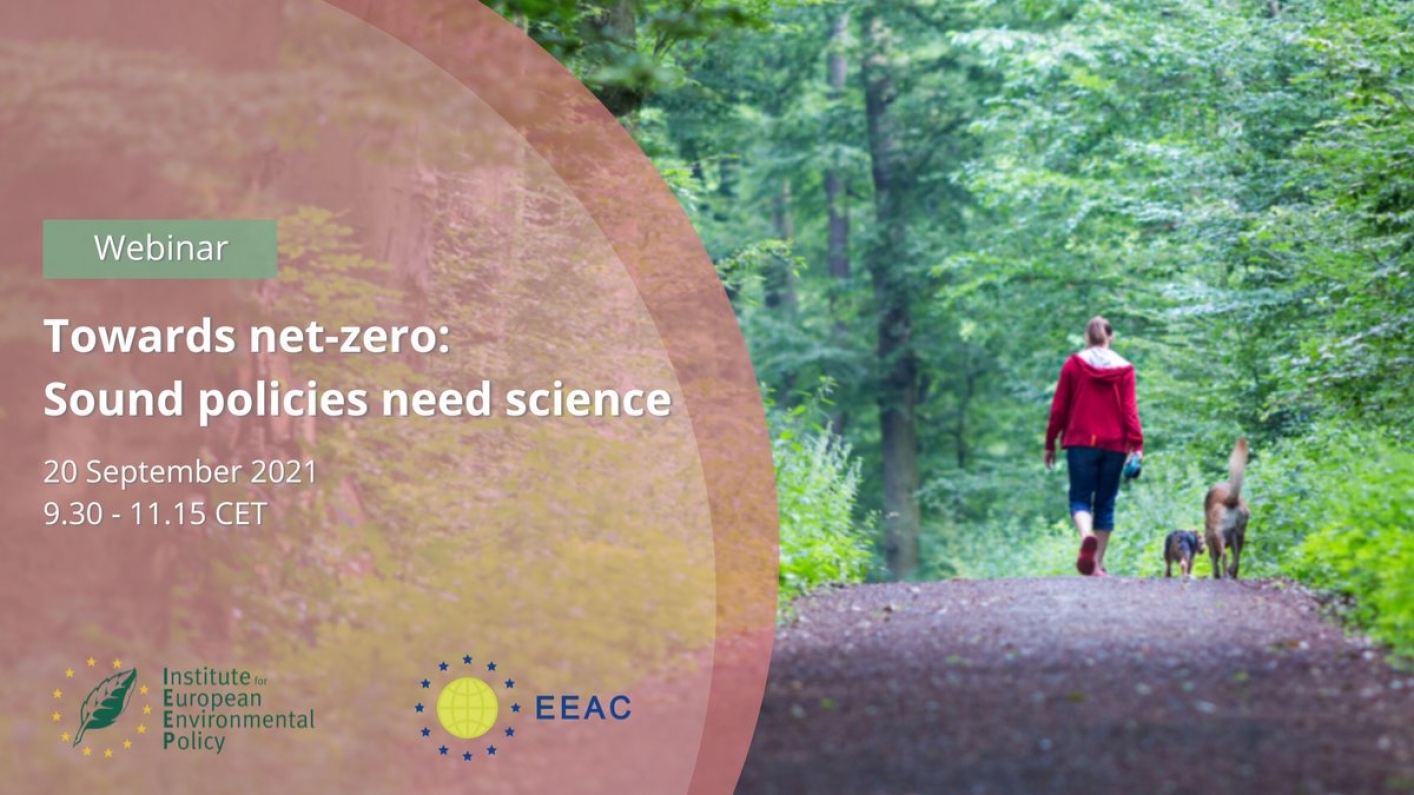 foto van wandelaar in het bos met de titel en datum van het webinar: Towards net-zero: Sound policies need better science